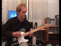 budy tocando la guitarra. para los cr�ditos del corto.