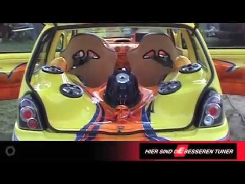 Twingo höllisch gut :: Böser Blick, Effektlackierung, eine Wirbelsäule als Mittelarmlehne - der Renault Twingo, Baujahr 98, von Marcel ist ein echtes... Twingo höllisch gut - Böser Blick, Effektlackierung, eine Wirbelsäule als Mittelarmlehne - der Renault Twingo, Baujahr 98, von Marcel ist ein echtes...
