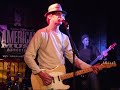 tommy womack performing during his showcase at the 2007 amas.