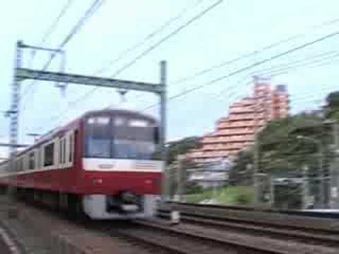 京急新1000形1033編成通過