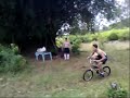 Saltando de bicicleta na represa (galã querendo arriscar um backflip)