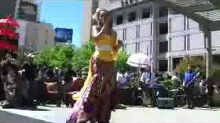 Denada nyanyi di San Francisco