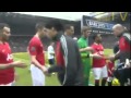 Poignée De Main Entre Patrice Evra Et Luis Suarez.