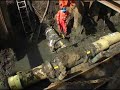 Oasen heeft regelmatig onderhoudswerkzaamheden aan haar leidingnet. In dit filmpje laten we zien hoe we een T-stuk met vlinderkleppen in een 500 millimeter PVC transportleiding vervangen.