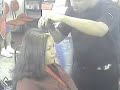 Betho cabeleireiro, fazendo escova em cliente