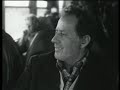Ένας αιώνας εκπαιδευτικές μεταρρυθμίσεις, για ένα σχολείο στο οποίο κυριαρχεί η ιδεολογική χειταγώγηση, ένας όγκος ανερμάτιστων πληροφοριών, η λεηλάτηση της εφηβείας, η παραπαιδεία και η καταστολή. Το εκπαιδευτικό κίνημα, αυτό που τρώει τη σκόνη της κιμωλίας καιόχι τις εγκυκλιακες συμμορφώσεις ή τις