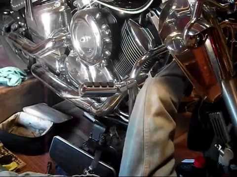 how to check oil on v star 1100