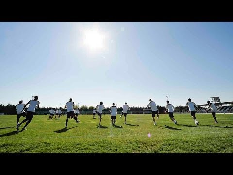La - Dopo il giorno di riposo i bianconeri sono tornati al lavoro per preparare la prossima gara contro gli emiliani - After enjoying a day of rest the Bianconeri...