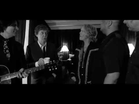 pittsburgh - http://www.PaulMcCartney.com Happy Birthday Ringo! Paul and the band recently celebrated Ringo's birthday in Pittsburgh, Pennsylvania, and Paul reminisces about when he and Ringo first took...