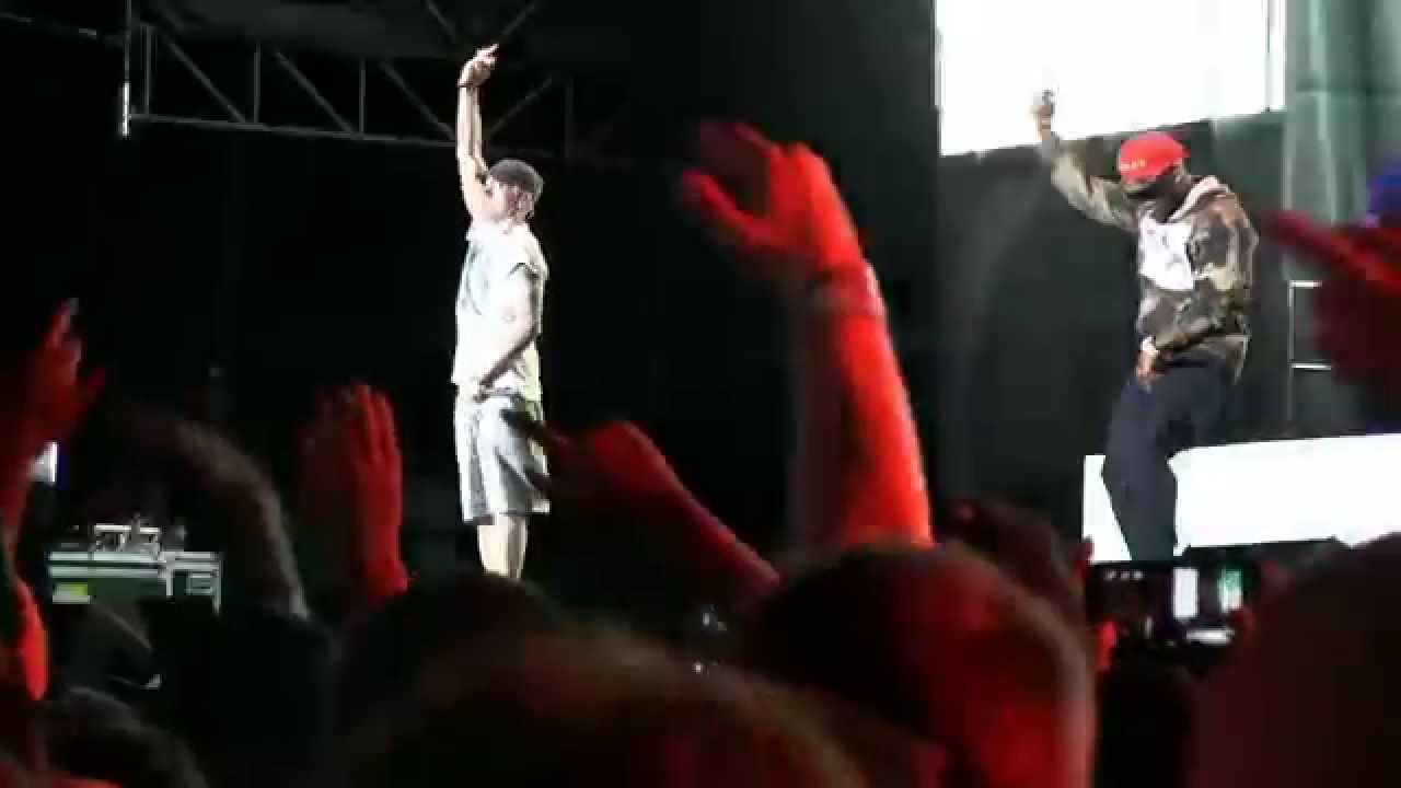Eminem brings out Royce da 5’9″, Rihanna at Lollapalooza