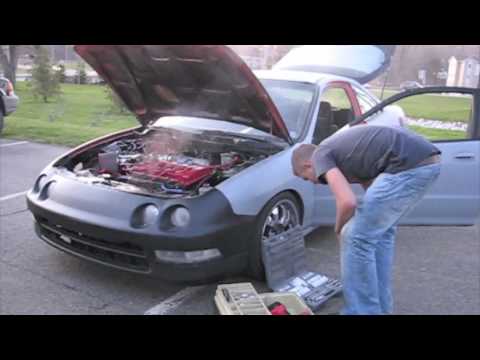 Must See! Gasket blows up in Integra and the kid decides to change it on the spot!