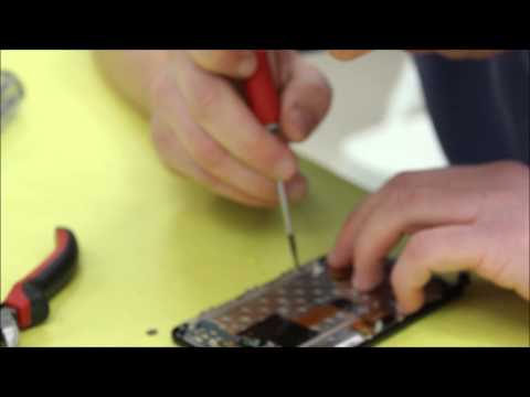 how to remove the battery from a droid x