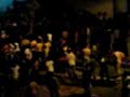 b'gaduh gara-gara sebatang penyapu....riot beramai2 sampai polis datang...adakah patut...fkr2 la sendiri...