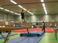 Zoe op balk bij de clubteamfinale in Goes.