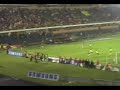 los cantos de la guardia albirroja. alentando todo el partido al independiente santa fe.