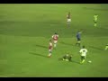los cantos de la guardia albirroja. alentando todo el partido al independiente santa fe.