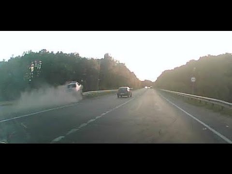 VIDEO: Auto policía termina por los aires en persecución