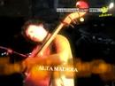 il viaggio musicale di ondasuonda ha inizio nel 2oo6, con un omaggio a giorgio gaber; la seconda edizione apr� la serie dei concerti con una dedica speciale a fabrizio de andr�.
onda su onda � una rassegna folk, con spiccata vocazione alla musica d'autore e alla tradizione popolare; una sguardo di ampio respiro sui suoni, gli strumenti, i gesti, la teatralit�, la ricerca sonora.