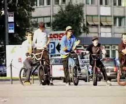 BMX BIKES TRICKS STUNTS CRASHES