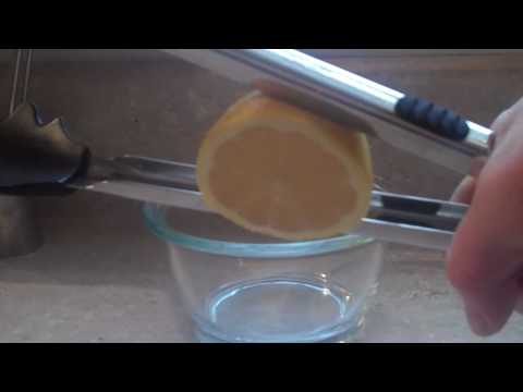 how to squeeze a lemon