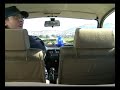 Renault 12 acelerando parado y haciendo el poli