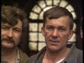 Hélène Chatelain, la directora del documental Néstor Makhno, un campesino de Ucrania , narra los avatares del movimiento libertario makhnovista y recoge los testimonios de historiadores y de familiares de los protagonistas que después de haber sido silenciados durante los años del terror comunista recobran la palabra y recuerdan lo que el poder quiso silenciar.