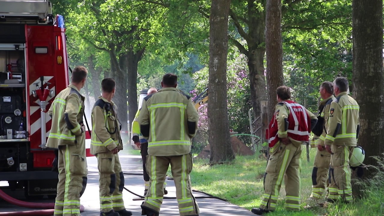 Gaslek in dorpsstraat in Zuidlaarderveen (Video)
