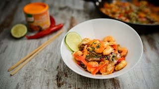 Numa tigela grande misture o amido de milho Maizena com o Knorr Caldo Granulado Galinha, adicione a água e o vinagre balsâmico e mexa até dissolver.