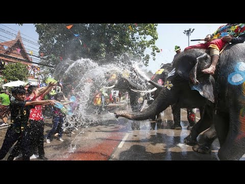 Buddhistisches Neujahrsfest Songkran: Wasserfestival  ...