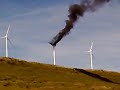Molino eolico ardiendo