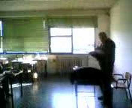 Studente interrogato scappa dalla finestra Studente interrogato scappa dalla finestra