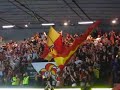 Jokerifanit julliluolassa.