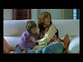 cuando violeta decide hacer un viaje por la india con su nuevo novio, deja a su hijo bernardo de 9 a�os con su hermano pedro (jos� luis garc�a-p�rez), un atractivo dentista homosexual, desinhibido en sus relaciones y sin m�s responsabilidades que para con �l mismo.

pedro cambiar� su comportamiento para que su sobrino no perciba su desenfrenado ritmo de vida habitual. sin embargo, el ni�o mantendr� una actitud de lo m�s natural, como si estuviera en su propia casa, sin incordiar ni entrometerse en nada.

ahora pedro tendr� que enfrentarse a un mont�n de cosas inesperadas para �l (colegio, educaci�n etc ...). poco a poco la relaci�n se har� m�s estrecha, a base de cari�o, afecto y amistad, algo que pedro nunca hab�a tenido con nadie que no fuera con �l mismo.