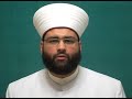 الحمد لله رب العالمين والصلاة والسلام على سيدنا محمد طه الأمين. أما بعد من الأحاديث التي تدل على أن البدعة تنقسم إلى قسمين ما رواه مسلم في صحيحه من حديث جرير بن عبد الله البجلي رضي الله عنه أنه قال: قال رسول الله  :