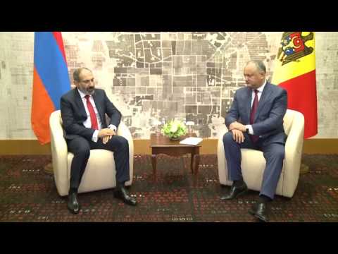 Президент Республики Молдова Игорь Додон провел встречу с премьер-министром Армении Николом Пашиняном   