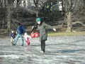katia cayendose en el hielo:)