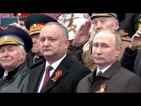 Igor Dodon a participat la Parada Victoriei din Piața Roșie și a depus flori la Mormîntul ostașului necunoscut