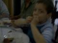 Lauti comiendo