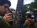 Champignon Revolucionnarios mostrando seu baixo