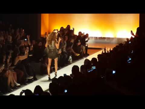 Colcci - Gisele Bündchen, Izabel Goulart e Erin Heatherton desfilam pela Colcci no SPFW, na noite de quinta-feira (31)