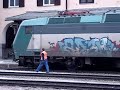 Der Bahnhof Brenner liegt zum größten Teil auf italienischem sowie mit einem geringen Teil auf österreichischem Gebiet. Staatsgrenze und Stromsystemgrenze verlaufen mitten durch die Gleisanlagen. Es werden italienische Signale verwendet. Die italienische Bahn Trenitalia hat in der Regel 3000V Gleichstroma, bei den ÖBB sind es 15.000 Volt Wechseltrom. Beide Stromsysteme sind durch eine kurze Isolationsstrecke voneinander getrennt. Sofern keine Mehrsystemlokomotiven verwendet werden (und das ist noch die Regel), muß ein Lokwechsel stattfinden. Dies geschieht indem eine Lokomotive mit Schwung in den Strombereich der anderen Bahnverwaltung einfährt und ihr Stromabnehmer vor Erreichen des stromlosen Zwischenstücks gesenkt wird. Eine Diesel-Rangierlokomotive schiebt die nun fahrunfähige E-Lok in ihren eigenen Strombereich zurück, wo sie wieder den Bügel anlegen kann. Für regionale Züge aus beiden Ländern ist der Bahnhof Brenner Endstation. Auch deutsche Lokomotiven bzw. solche von privaten Bahngesellschaften sind dort anzutreffen.