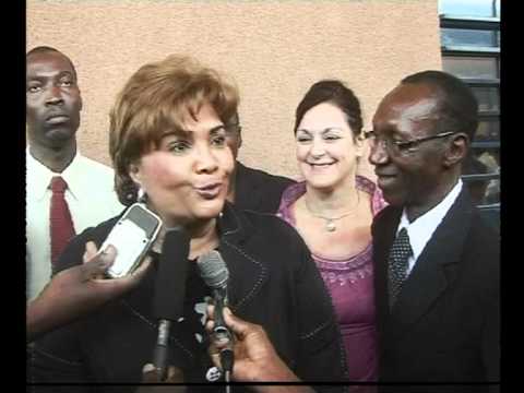 Voici le reportage de la chaîne de télévision publique burkinabè RTB diffusé au journal télévisé du 4 février 2012 à l’occasion du lancement de la campagne de prévention du cancer du col de l’utérus. On y voit notamment Chantal Guérin, directrice de la fondation SEMAFO, Chantal Compaoré, Première Dame du Burkina Faso, très impliquée pour l’amélioration de la santé des femmes, ainsi que le professeur Akotionga, gynécologue-obstétricien responsable de la campagne de prévention.