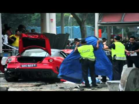Car crash - Ferrari 599 GTO Vs Taxi in Singapore_(360p).flv_Legjobb vide�k: Sportkocsi