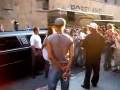 Queen Latifah Signs for Global Signings!