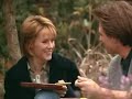 'Independent Love Song' performed by Scarlet Bed of Roses (1996) Directed by Michael Goldenberg Cast: Christian Slater, Mary Stuart Masterson, Pamela Adlon ____ Mil ramos de rosas (1996) Dirigida por Michael Goldenberg Repareto: Christian Slater, Mary Stuart Masterson, Pamela Adlon You could say this was an independent lovesong It's nothing like to us what love meant to them But that's not to say the love we have isn't big or that strong I'm doing it a different way I'm doing it a different ...