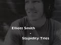 Bekijk muziek clip van Elliott Smith met Stupidity Tries