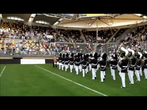 wmc - Drum- en Showband Adest Musica Sassenheim, Nederland. Afmars uit het Parkstad Limburg Stadion na afloop van het WMC. Aangezien de Floraband al op 22 juli had...