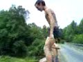 taret ki sote dun pont (15 m )en fesen une bobe