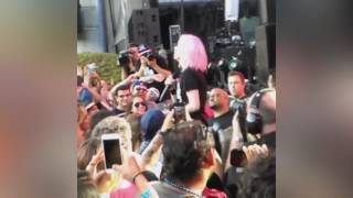 Tremenda caída de Shirley Manson vocalista de Garbage