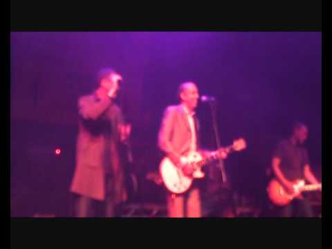 0 Mick Jones airs Clash playlist in Liverpool (the overdue video review)